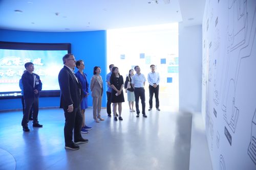 深化經(jīng)貿(mào)合作，共探醫(yī)藥未來 德國黑森州經(jīng)濟(jì)部外貿(mào)司司長一行考察聯(lián)環(huán)藥業(yè)